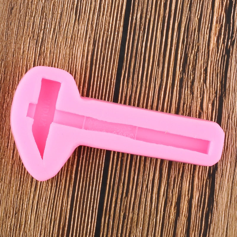 Hammer Shaped Mold